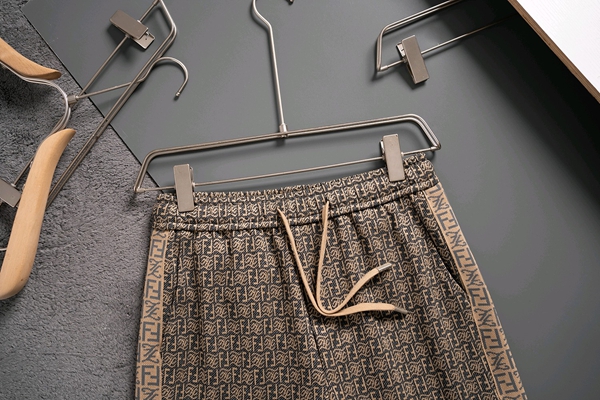 ブランドハーフパンツ側面デザイン